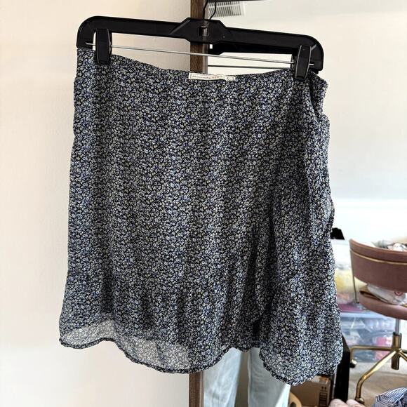 Abercrombie & Fitch Black Floral Mini Skirt - Picture 2 of 4
